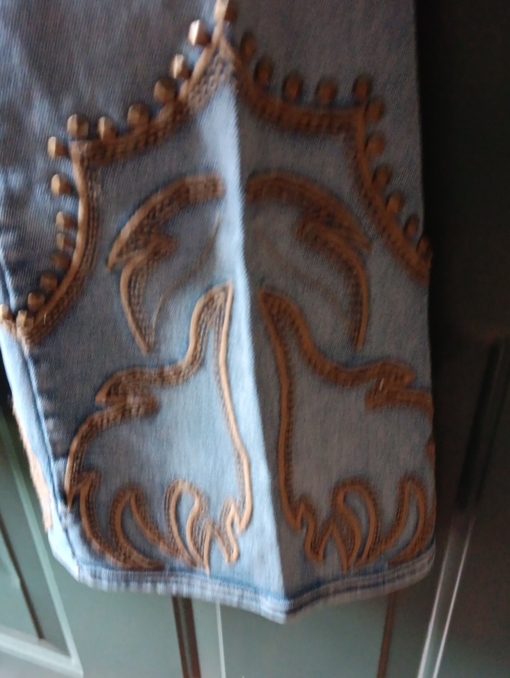 Oli & Hali Western Style Embrodered Studded Jeans NWOT